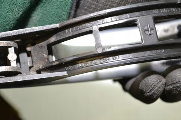 PEUGEOT 307 Framvänster Dörrhandtag OEM 3D image 8