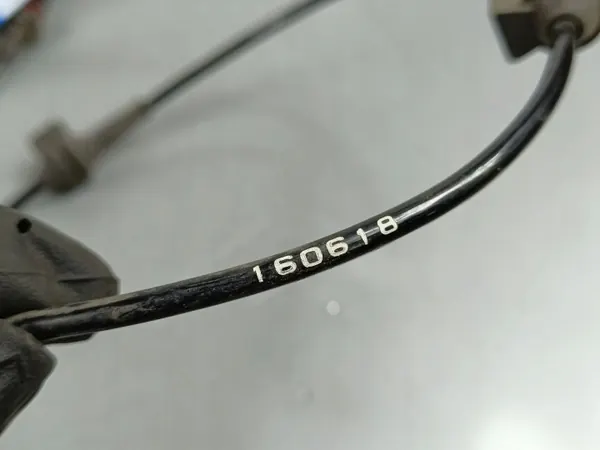 Sensor ABS Suzuki OE Trasero OEM 160618 Usado image 3