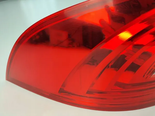 Conjunto de luz trasera izquierda Skoda image 5