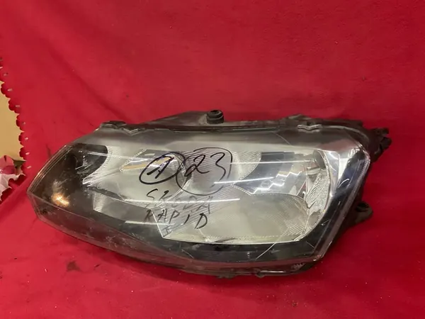 Farol Esquerdo Skoda Rapid 5JB941017 image 3