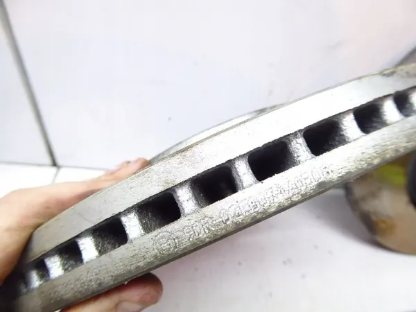 KIA CEED I 06-09 Discos de Freio Dianteiros & Pastilhas 1.6 CRDI image 4