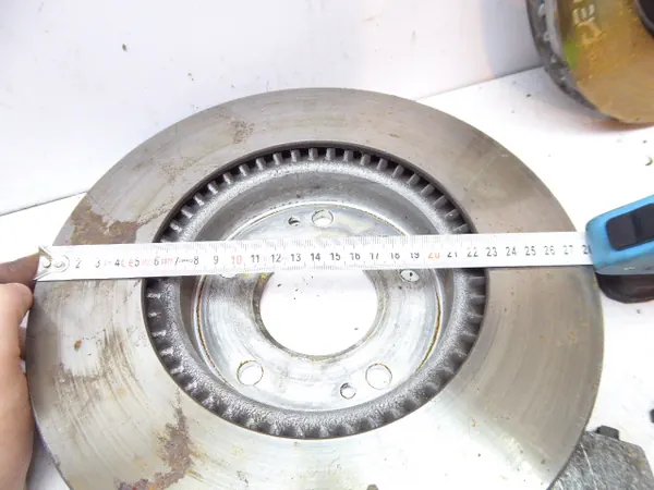 KIA CEED I 06-09 Discos de Freio Dianteiros & Pastilhas 1.6 CRDI image 7