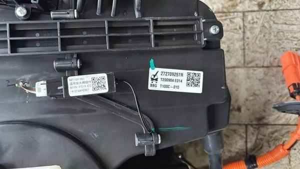 Calefactor Dacia Spring OEM 272709257R - Usado image 3