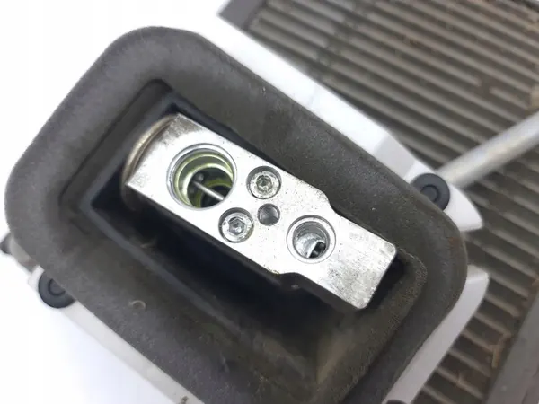 Citroen C-Crosser 2008 Radiateur Chauffage Climatisation OEM AMD184573 image 6