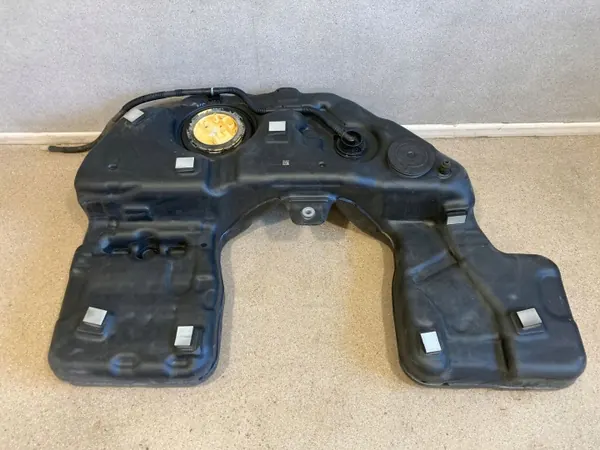 BMW X5 G05 Polttoainesäiliö OEM 9426340 - 3.0L Diesel image 2