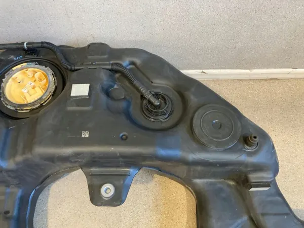 BMW X5 G05 Polttoainesäiliö OEM 9426340 - 3.0L Diesel image 10