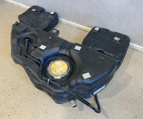 BMW X5 G05 Polttoainesäiliö OEM 9426340 - 3.0L Diesel image 5