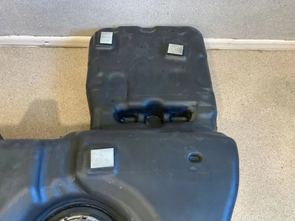BMW X5 G05 Polttoainesäiliö OEM 9426340 - 3.0L Diesel image 6