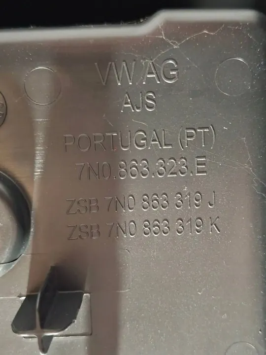 Boîte de rangement OEM 7N0863323 pour accoudoir central image 10
