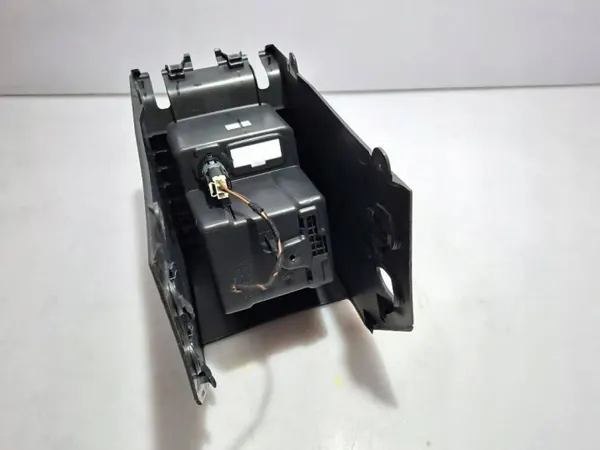 Boîte de rangement OEM 7N0863323 pour accoudoir central image 9