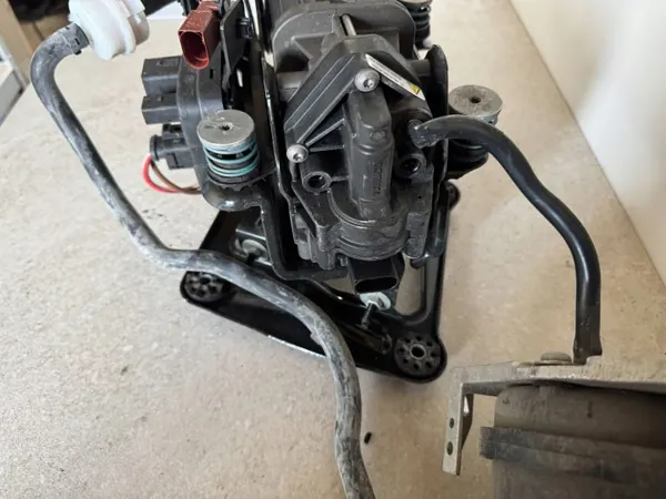 OEM M8E2-3B484-AB Luftfjädringskompressor för Range Rover image 4