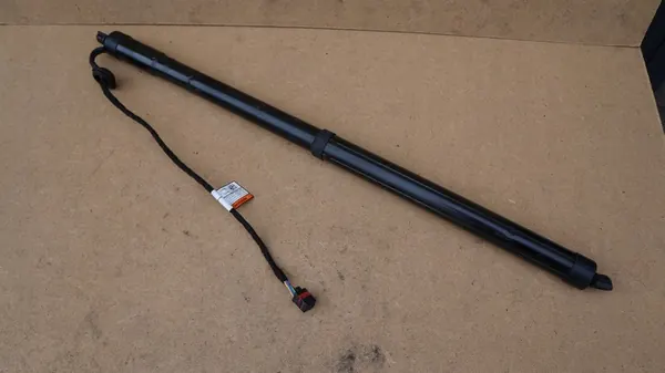 VOLVO V60 18- Baklucka Stötdämpare 32357571 OEM image 3