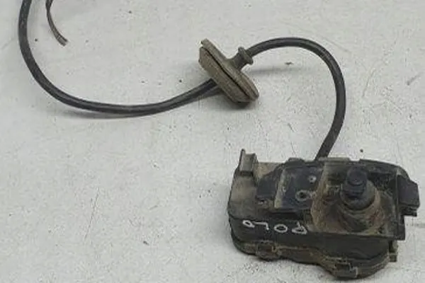 Bränsletanklock VW POLO 1.6L Diesel 2010 OEM 6R0810773B image 2