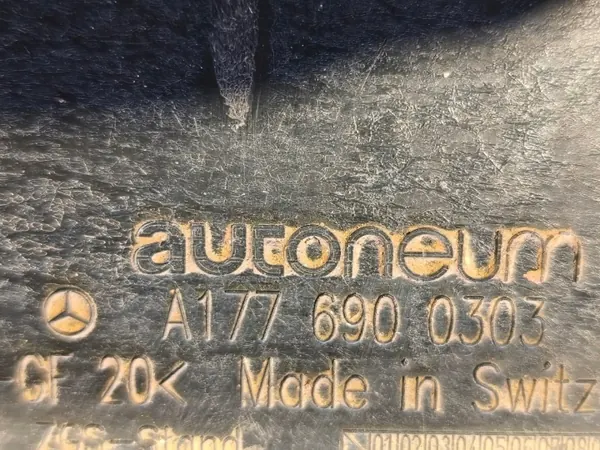 Escudo inferior Mercedes W177 OEM A1776900303 image 3