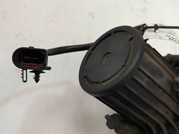 Pompe à air secondaire d'occasion OEM 07C959253 VW Phaeton image 3