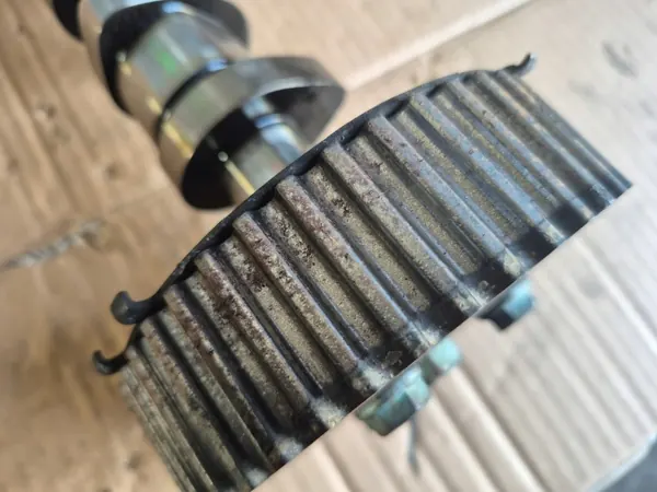 Árvore de cames VW Golf V 1.9 OEM 038109111E - Usado image 6