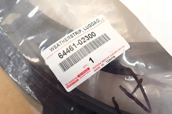 Toyota Corolla E21 2018- kofferbakdichting OEM 6446102300 image 9