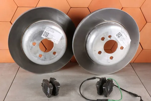 BMW OEM 6883979 Bremscheiben & Beläge Hinten Set image 3