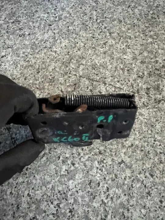 Rechter Motorkapslot OEM ZAMEK MASKI PRAWY VOLVO XC60 II image 3