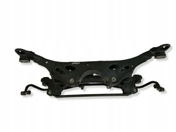 Volvo XC40 2021 Travessa traseira OEM 32246360 image 4