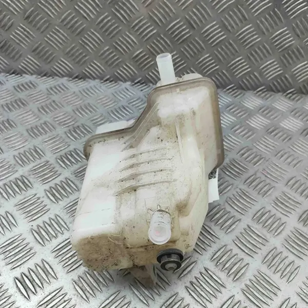Toyota Hilux 2023 Jäähdytysnesteen paisuntasäiliö 164700L122 image 3