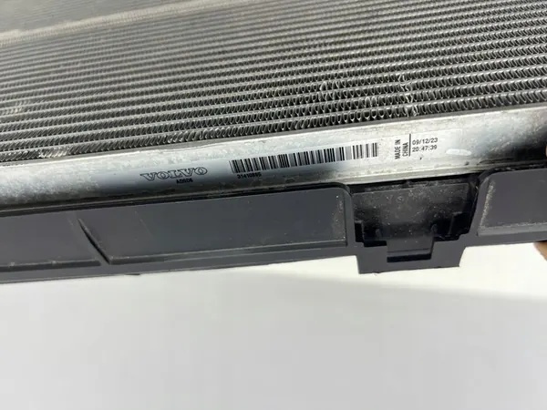 V60 S60 S90 V90 XC60 XC90 2.0 T4 Radiador de agua OEM image 9