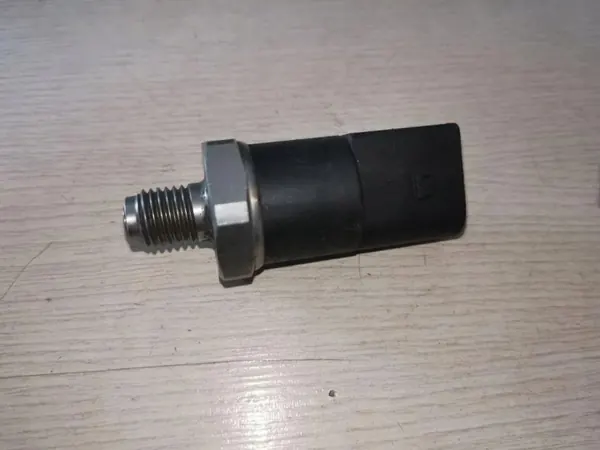 Bränsletrycksensor OEM 0281002239 för Mercedes E W211 image 3