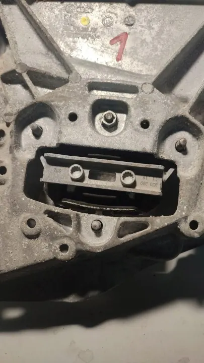 Audi Q5 vaihteiston tuki OEM 80A399262AP image 6