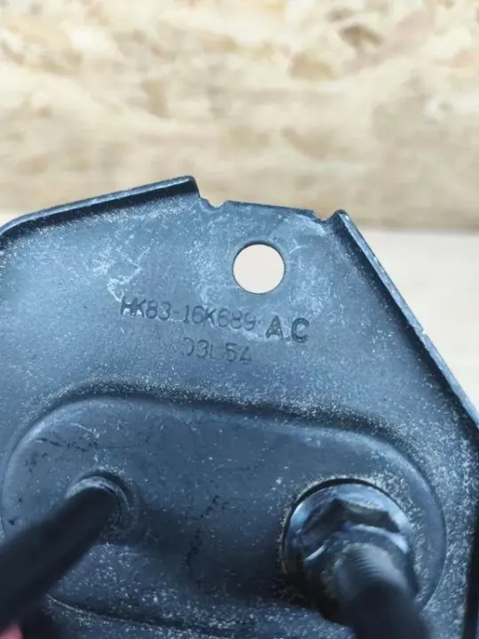 Verrou de sécurité capot Land Rover OEM HK8316K689AC image 4
