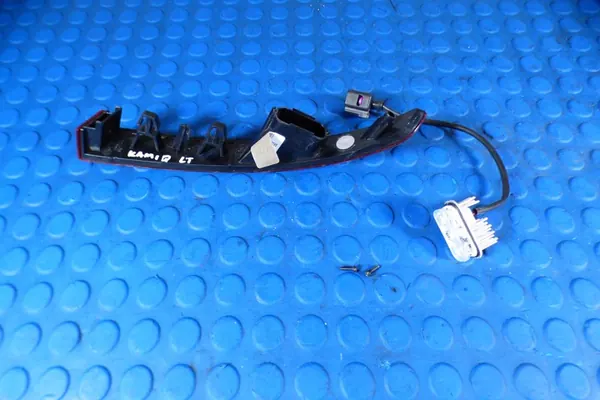 Lámpara reflectante LED trasera izquierda Skoda Kamiq image 3