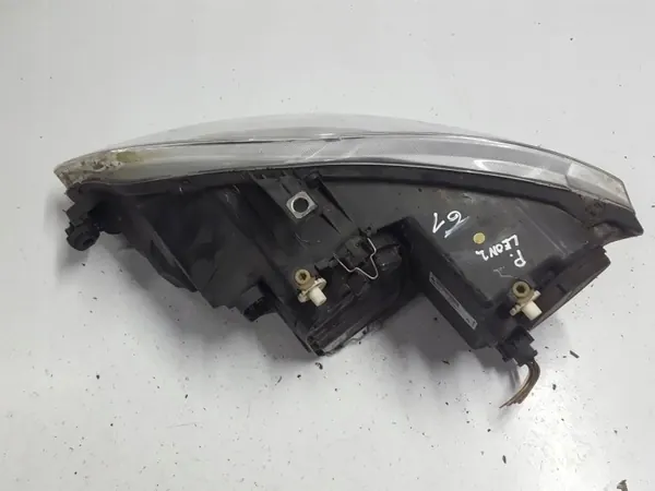 Faro delantero derecho SEAT LEON 2 OEM TOC50471 image 4