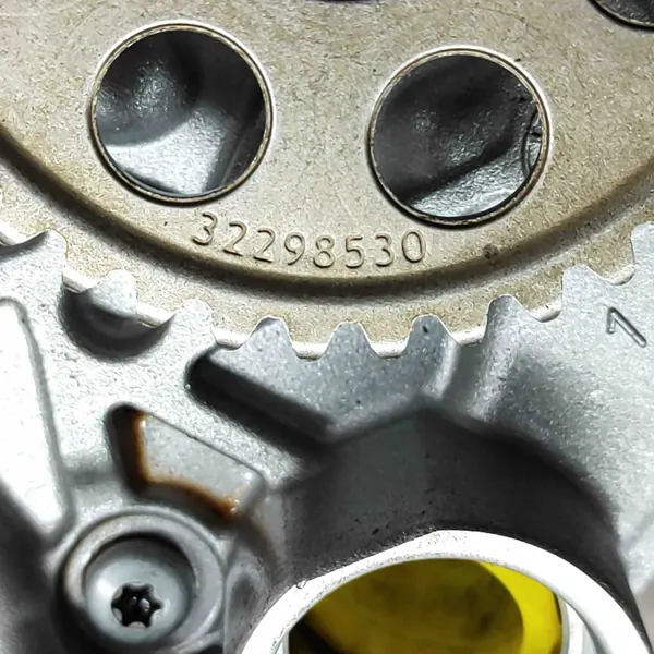 Bomba de aceite Volvo OEM 32298530 para XC40 2.0L image 8