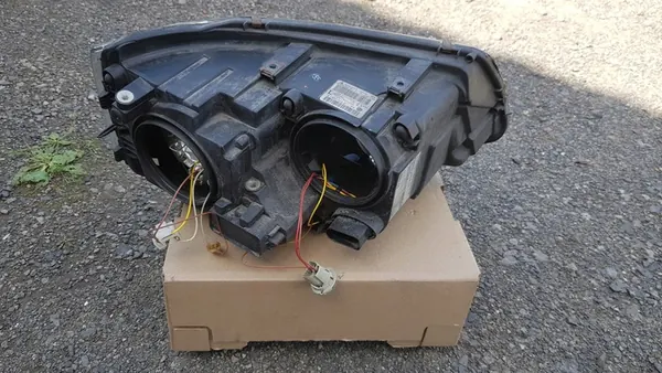 VW T5 7E1 LIFT Farol Direito OEM 7E1941015D image 4