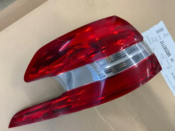 Luz trasera izquierda Peugeot 308 II SW 2013-2017 image 3