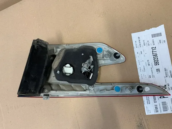 Luz trasera izquierda Peugeot 308 II SW 2013-2017 image 4