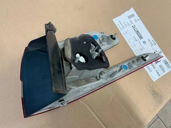 Luz trasera izquierda Peugeot 308 II SW 2013-2017 image 5