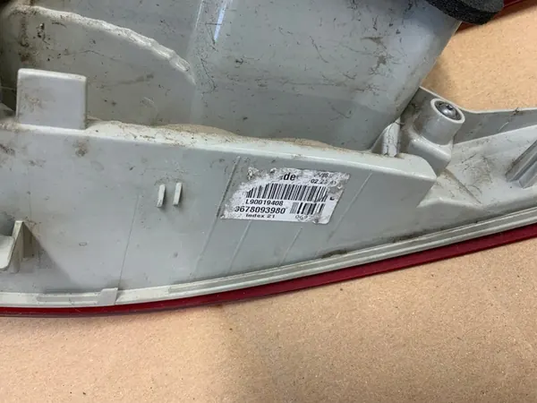 Luz trasera izquierda Peugeot 308 II SW 2013-2017 image 6