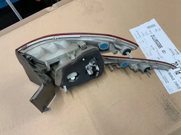 Luz trasera izquierda Peugeot 308 II SW 2013-2017 image 7