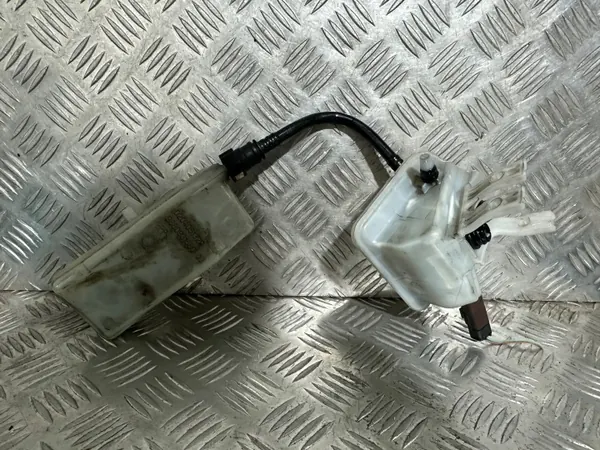 Bromsvätskebehållare PEUGEOT 308 T7 OEM image 5