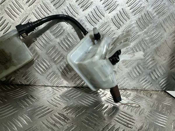 Bromsvätskebehållare PEUGEOT 308 T7 OEM image 7