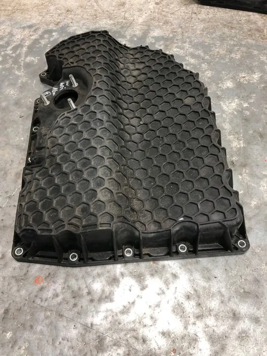 Oljetank VW Audi 06K103598N image 3