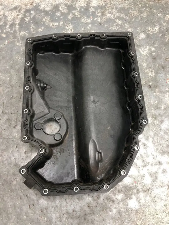 Oljetank VW Audi 06K103598N image 5