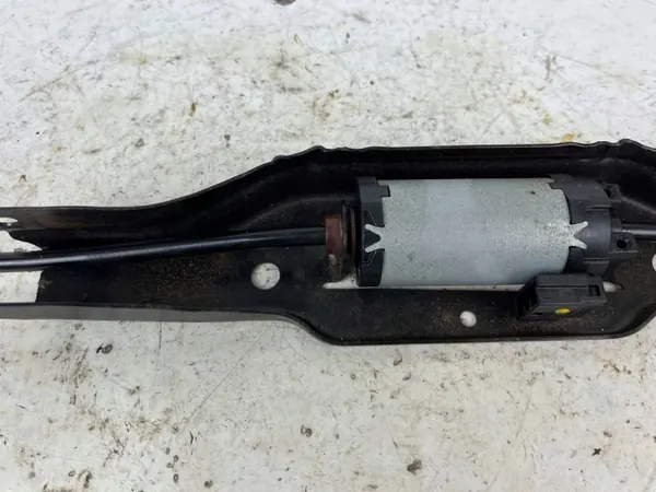Motor de asiento Maserati Ghibli OEM L0372838AA image 3
