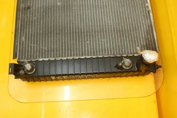 Radiador de Agua Audi A6 C6 4.2 B Automático OEM 4F0121251AH image 6