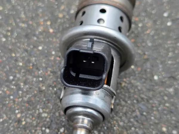 Injecteur AdBlue CITROEN PEUGEOT TOYOTA OPEL image 2