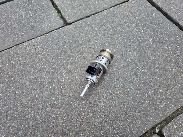 Injecteur AdBlue CITROEN PEUGEOT TOYOTA OPEL image 3