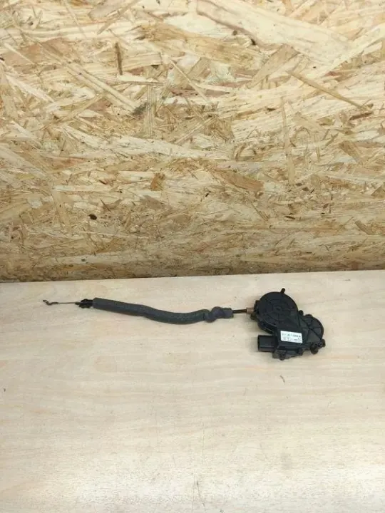 Porsche OEM 971827888A Tavaratilan sulkumekanismi image 2