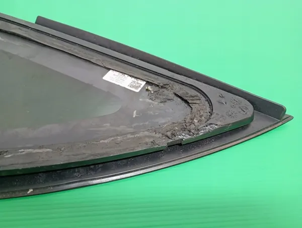 Tesla Model Y rechte hintere Seitenscheibe OEM 1621161-00-B image 4