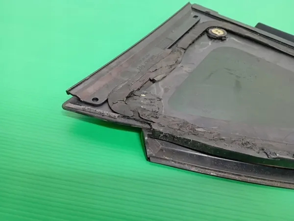 Tesla Model Y rechte hintere Seitenscheibe OEM 1621161-00-B image 5