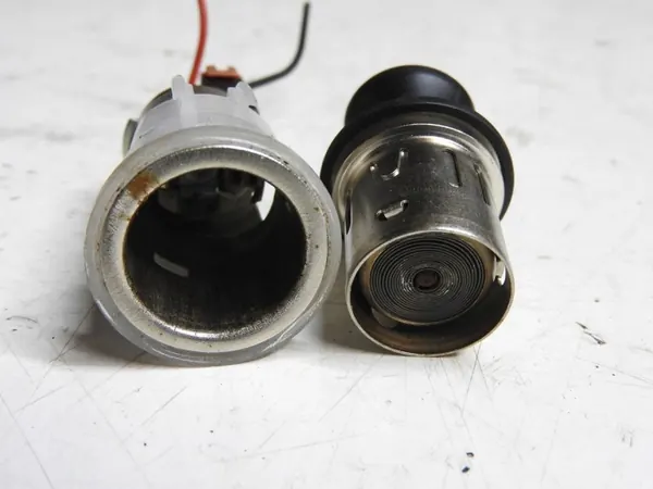 Isqueiro Kia Ceed I Lift SW 09-12 OEM FLS8286 image 3